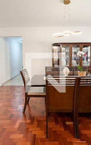 Casa à venda com 240m², 2 quartos e 3 vagasSala