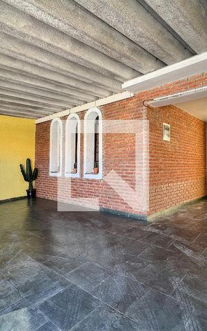 Casa à venda com 240m², 2 quartos e 3 vagasGaragem