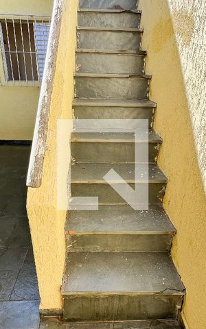 Casa à venda com 240m², 2 quartos e 3 vagasEscada
