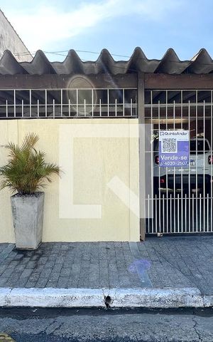 Casa à venda com 240m², 2 quartos e 3 vagasFachada