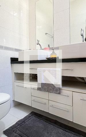 Casa à venda com 240m², 2 quartos e 3 vagasBanheiro do Quarto 1