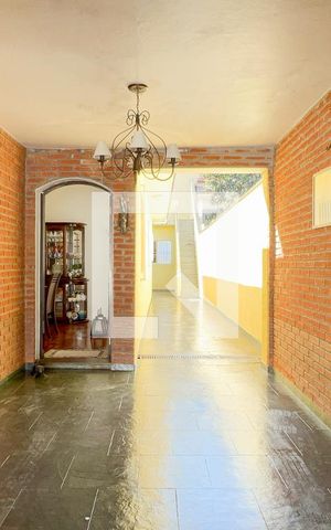 Casa à venda com 240m², 2 quartos e 3 vagasGaragem