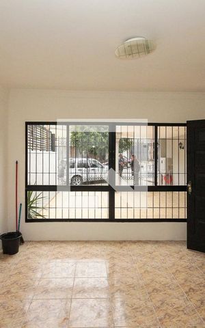 Casa à venda com 129m², 2 quartos e 2 vagasSala