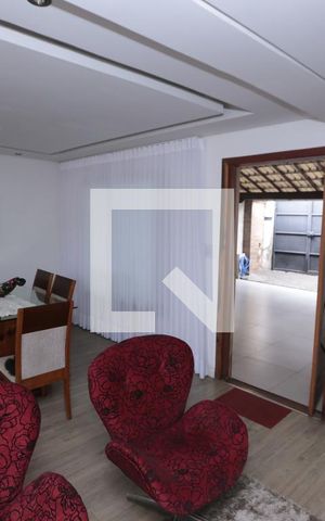 Casa à venda com 330m², 3 quartos e 1 vagaSala