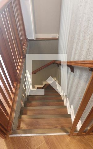 Casa à venda com 200m², 3 quartos e 1 vagaEscada