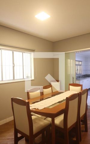 Casa à venda com 200m², 3 quartos e 1 vagaSala de Jantar