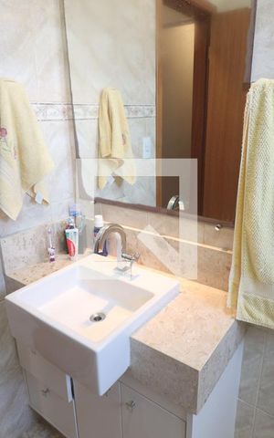 Casa à venda com 200m², 3 quartos e 1 vagaBanheiro 