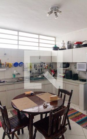 Casa à venda com 260m², 3 quartos e 3 vagas Casa à venda com 260m², 3 quartos e 3 vagasCozinha