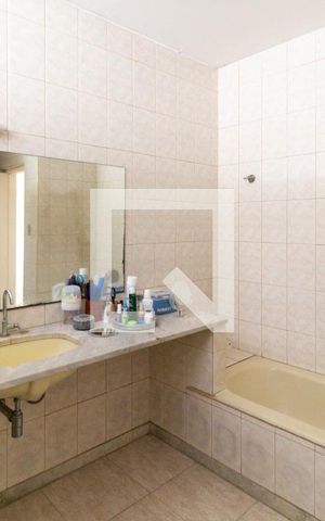 Casa à venda com 260m², 3 quartos e 3 vagas Casa à venda com 260m², 3 quartos e 3 vagasBanheiro