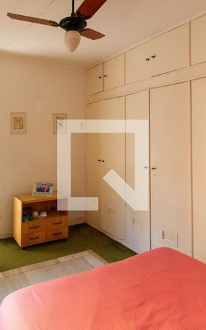 Casa à venda com 260m², 3 quartos e 3 vagas Casa à venda com 260m², 3 quartos e 3 vagasQuarto 2