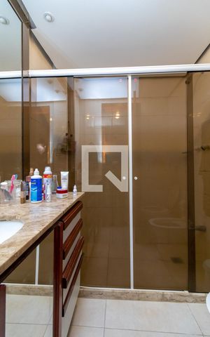 Apartamento à venda com 350m², 4 quartos e 3 vagas Apartamento à venda com 350m², 4 quartos e 3 vagasBanheiro Suíte 1