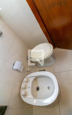 Apartamento à venda com 350m², 4 quartos e 3 vagas Apartamento à venda com 350m², 4 quartos e 3 vagasBanheiro Suíte 1