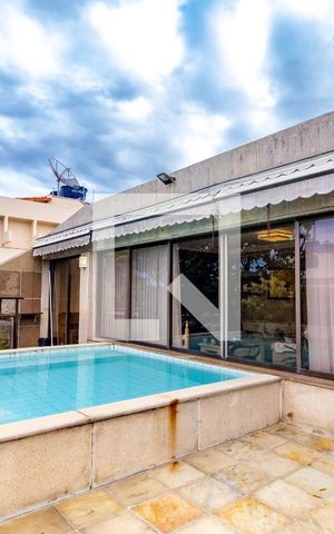 Apartamento à venda com 350m², 4 quartos e 3 vagas Apartamento à venda com 350m², 4 quartos e 3 vagasÁrea comum - Piscina