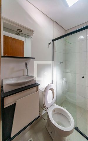Casa para alugar com 123m², 2 quartos e 2 vagas Casa para alugar com 123m², 2 quartos e 2 vagasBanheiro do Quarto 2