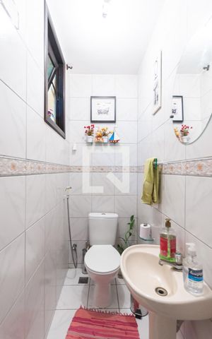 Casa à venda com 300m², 3 quartos e sem vagaLavabo