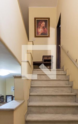 Casa à venda com 300m², 3 quartos e sem vagaEscada