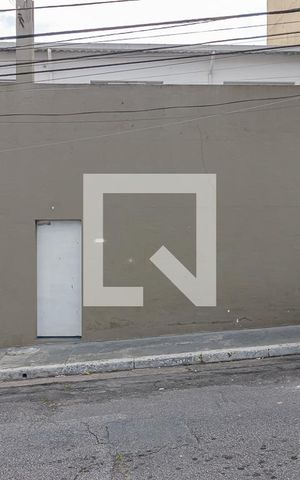 Casa para alugar com 100m², 2 quartos e sem vaga Casa para alugar com 100m², 2 quartos e sem vagaFachada