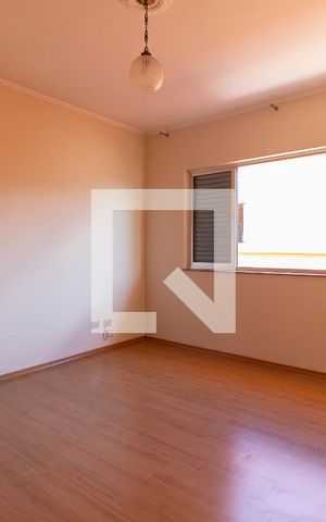 Casa para alugar com 257m², 4 quartos e 6 vagas Casa para alugar com 257m², 4 quartos e 6 vagasSuíte 2