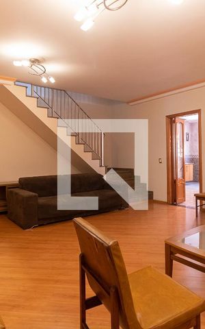 Casa para alugar com 257m², 4 quartos e 6 vagas Casa para alugar com 257m², 4 quartos e 6 vagasSala 2