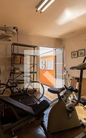 Casa para alugar com 257m², 4 quartos e 6 vagas Casa para alugar com 257m², 4 quartos e 6 vagasAcademia