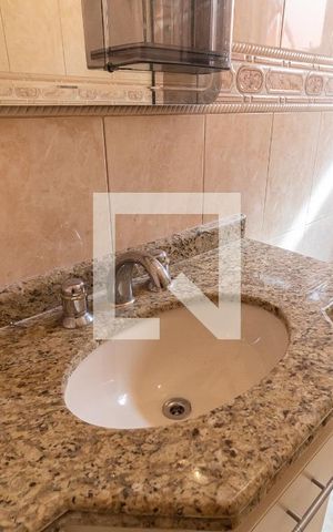 Casa para alugar com 257m², 4 quartos e 6 vagas Casa para alugar com 257m², 4 quartos e 6 vagasBanheiro da Suíte 2