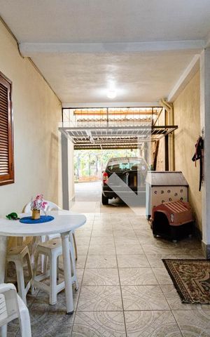 Casa à venda com 280m², 7 quartos e 5 vagas Casa à venda com 280m², 7 quartos e 5 vagasÁrea comum