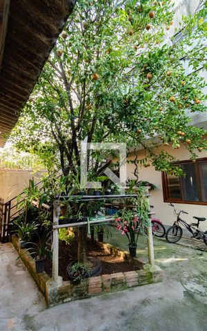 Casa à venda com 280m², 7 quartos e 5 vagas Casa à venda com 280m², 7 quartos e 5 vagasÁrea comum
