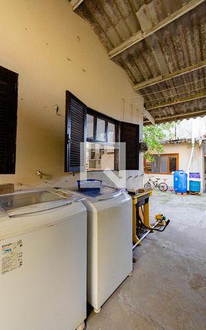 Casa à venda com 280m², 7 quartos e 5 vagas Casa à venda com 280m², 7 quartos e 5 vagasLavanderia