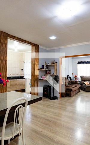 Casa à venda com 280m², 7 quartos e 5 vagas Casa à venda com 280m², 7 quartos e 5 vagassala 2