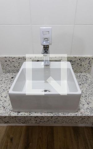 Casa de condomínio à venda com 65m², 2 quartos e 1 vaga Casa de condomínio à venda com 65m², 2 quartos e 1 vagaDetalhe do banheiro