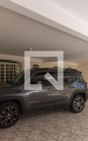 Casa à venda com 300m², 3 quartos e 5 vagas Casa à venda com 300m², 3 quartos e 5 vagasGaragem