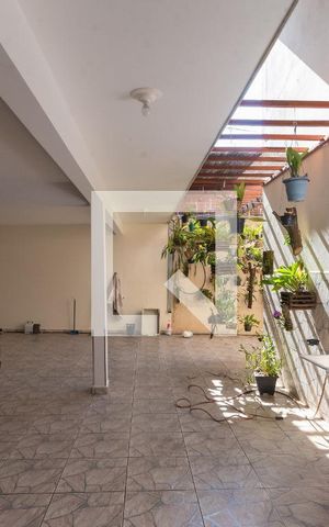 Casa à venda com 300m², 3 quartos e 5 vagas Casa à venda com 300m², 3 quartos e 5 vagasGaragem