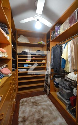 Casa à venda com 187m², 3 quartos e 4 vagasSuíte - Clos