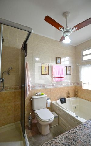 Casa à venda com 187m², 3 quartos e 4 vagasBanheiro da Suíte