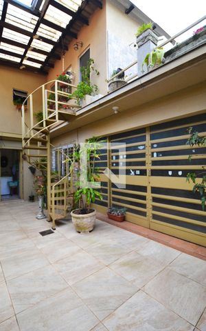 Casa à venda com 187m², 3 quartos e 4 vagasPátio