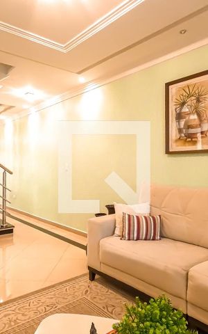 Casa à venda com 180m², 5 quartos e 4 vagas Casa à venda com 180m², 5 quartos e 4 vagasSala 1