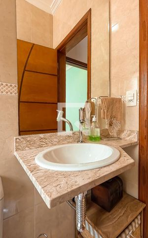 Casa à venda com 180m², 5 quartos e 4 vagas Casa à venda com 180m², 5 quartos e 4 vagasBanheiro da Suíte 2