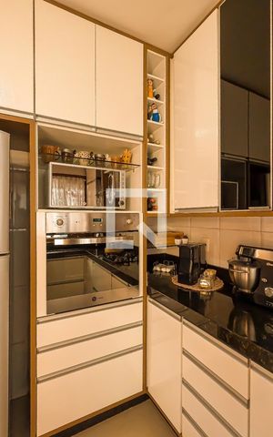 Casa à venda com 180m², 5 quartos e 4 vagas Casa à venda com 180m², 5 quartos e 4 vagasCozinha