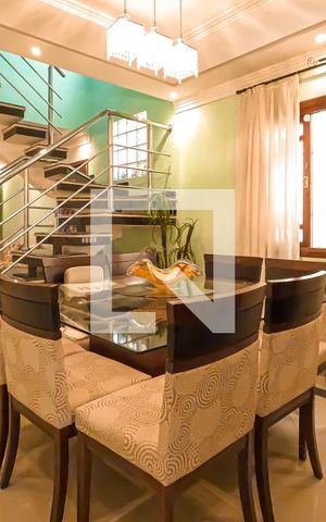 Casa à venda com 180m², 5 quartos e 4 vagas Casa à venda com 180m², 5 quartos e 4 vagasSala 1