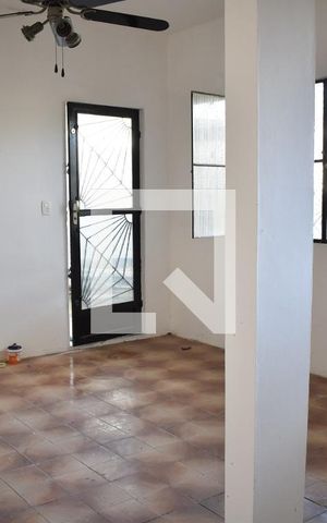 Casa à venda com 180m², 2 quartos e 2 vagasSala