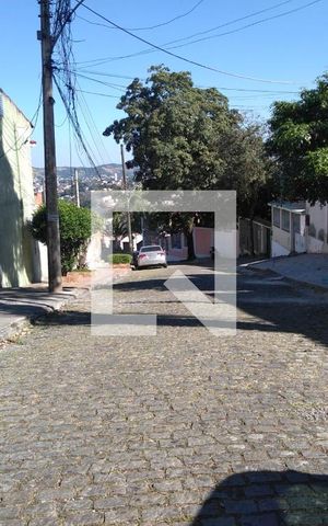 Casa à venda com 180m², 2 quartos e 2 vagas Casa à venda com 180m², 2 quartos e 2 vagasVista da Rua