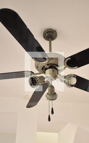 Casa à venda com 180m², 2 quartos e 2 vagasSala - Ventilador de Teto