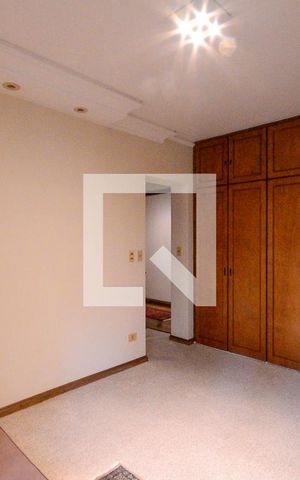 Apartamento à venda com 278m², 3 quartos e 4 vagas Apartamento à venda com 278m², 3 quartos e 4 vagasQuarto 2 - Suite