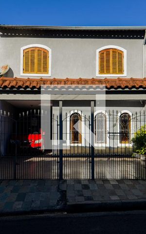 Casa à venda com 159m², 3 quartos e 2 vagasFachada