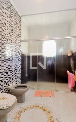 Casa à venda com 159m², 3 quartos e 2 vagasBanheiro da Suíte 1
