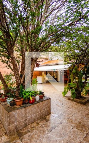 Casa à venda com 292m², 4 quartos e 4 vagas Casa à venda com 292m², 4 quartos e 4 vagasQuintal
