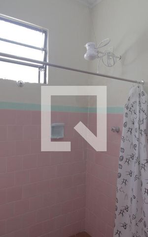 Casa para alugar com 100m², 3 quartos e 2 vagasBanheiro
