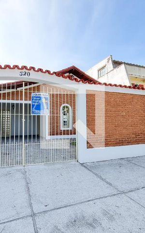 Casa para alugar com 173m², 3 quartos e 2 vagasFachada