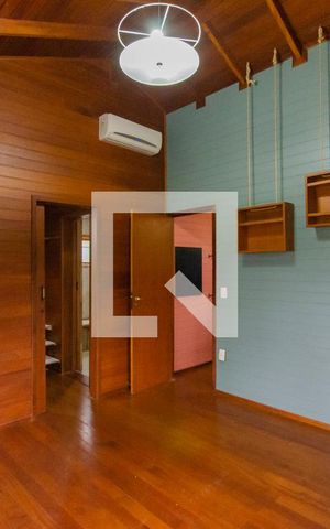 Casa para alugar com 350m², 3 quartos e 2 vagas Casa para alugar com 350m², 3 quartos e 2 vagasSuíte
