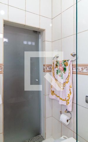 Casa à venda com 212m², 2 quartos e 1 vaga Casa à venda com 212m², 2 quartos e 1 vagaBanheiro da Suíte 02